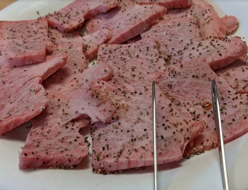 焼肉むつごろうで供されている和牛